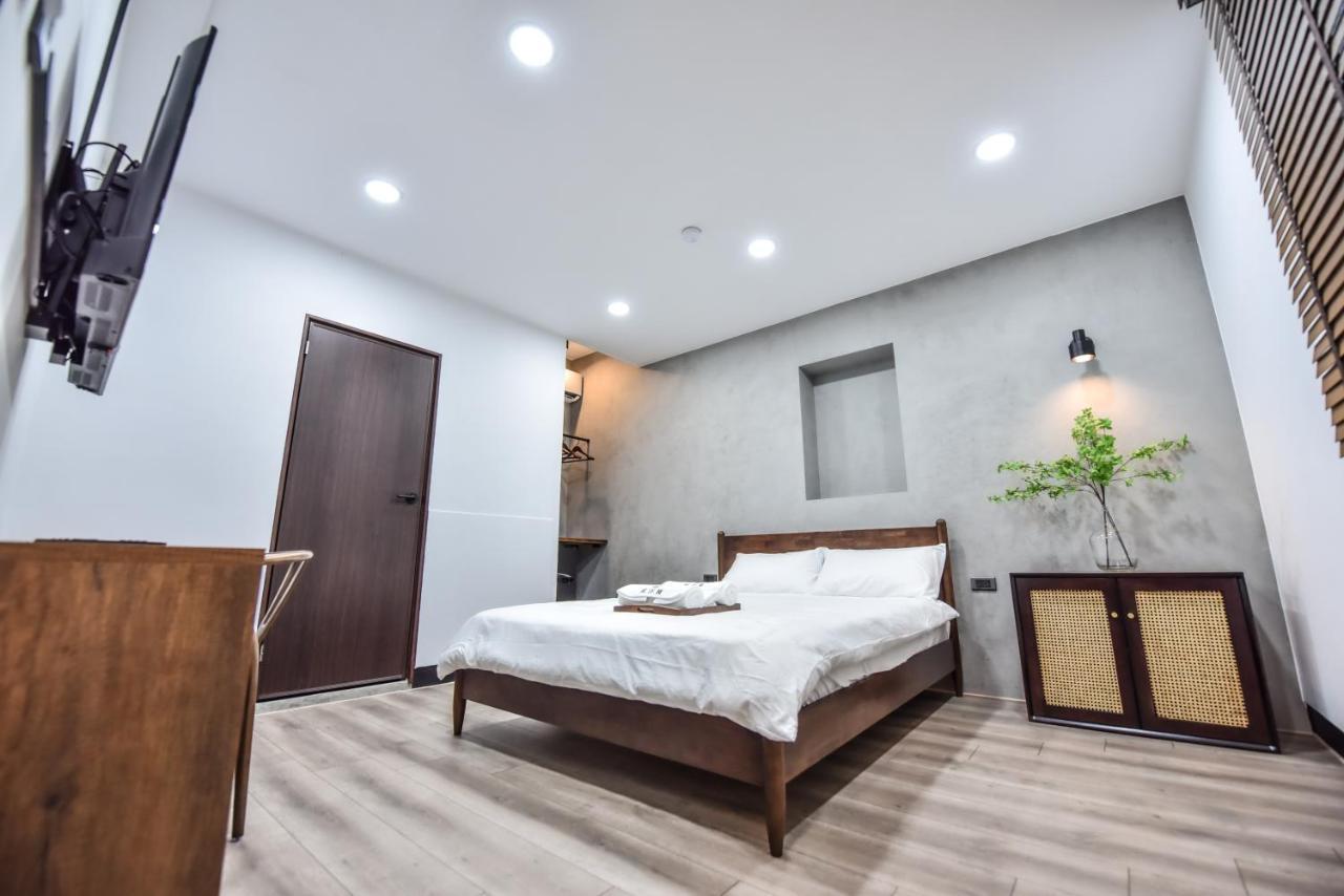 Eryang Homestay Tainan Extérieur photo
