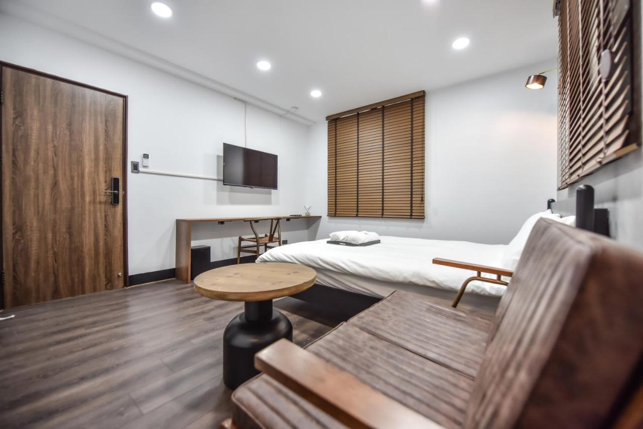 Eryang Homestay Tainan Extérieur photo