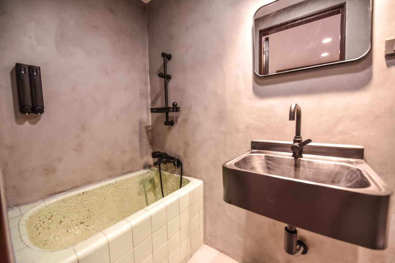 Eryang Homestay Tainan Extérieur photo