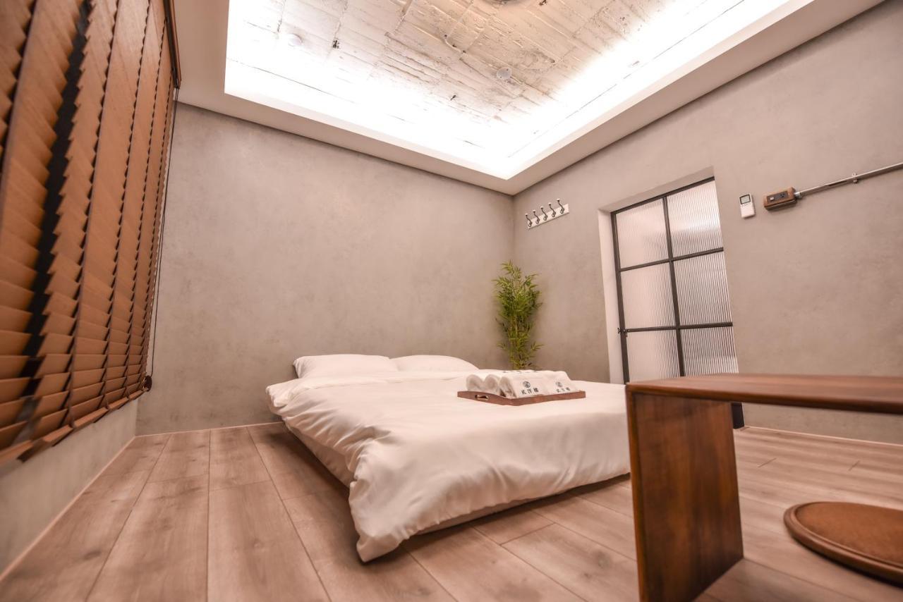 Eryang Homestay Tainan Extérieur photo