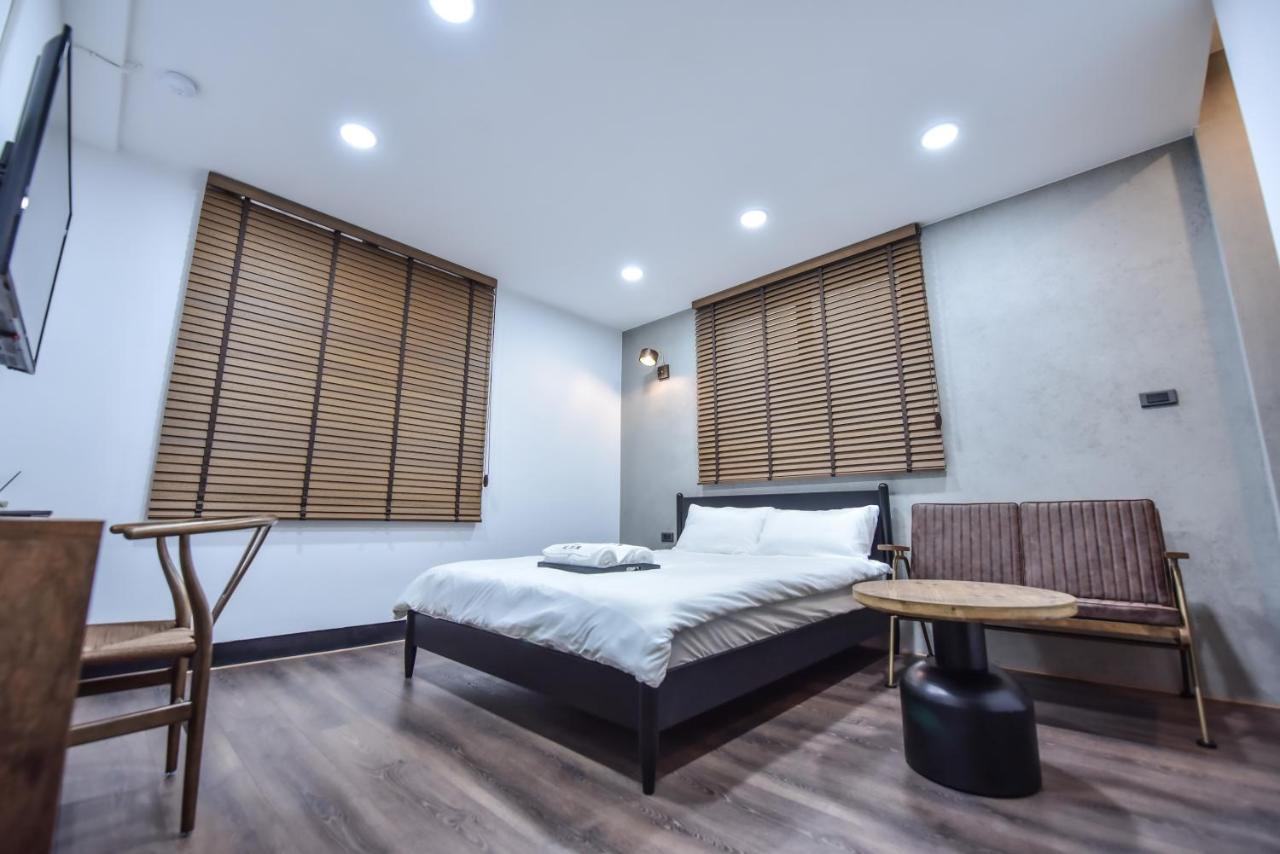 Eryang Homestay Tainan Extérieur photo